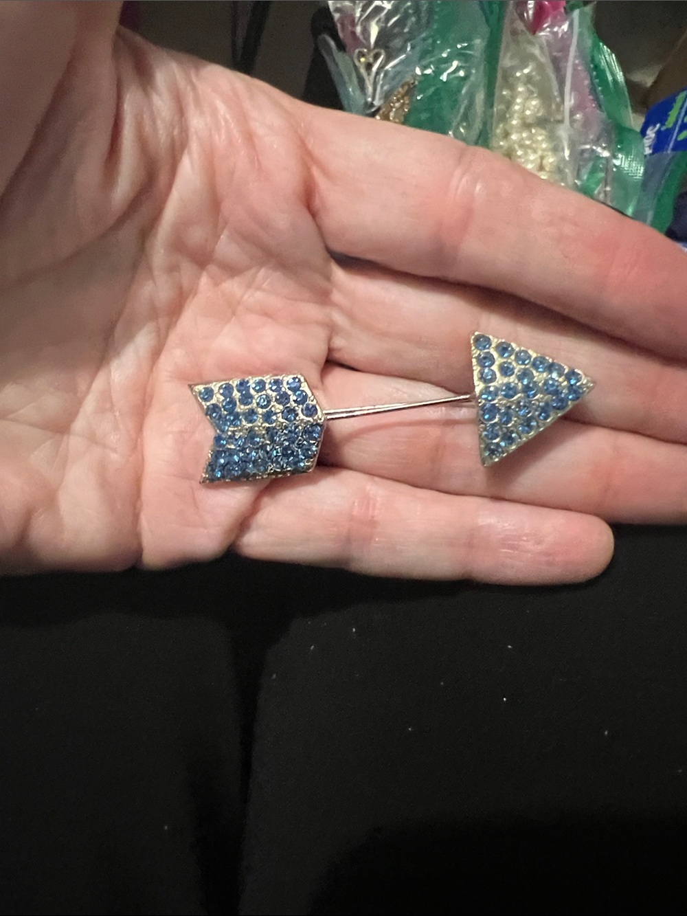 Vintage 1980s light blue rhinestone arrow brooch